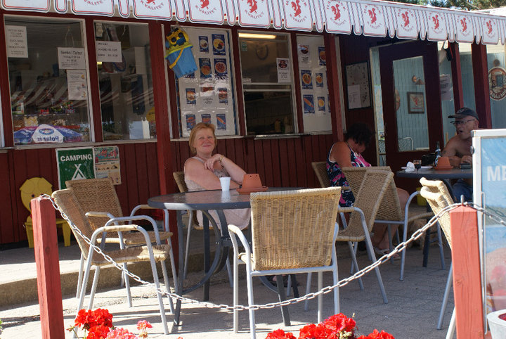 34948_1475699606070_686418_n